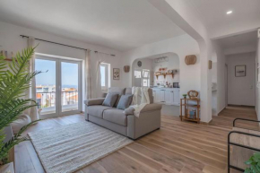 Beautiful Sea-View Apartment
